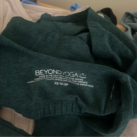 Beyond Yoga Spacedye Refocus Cropped Tank (size XS) - Picture 3 of 10